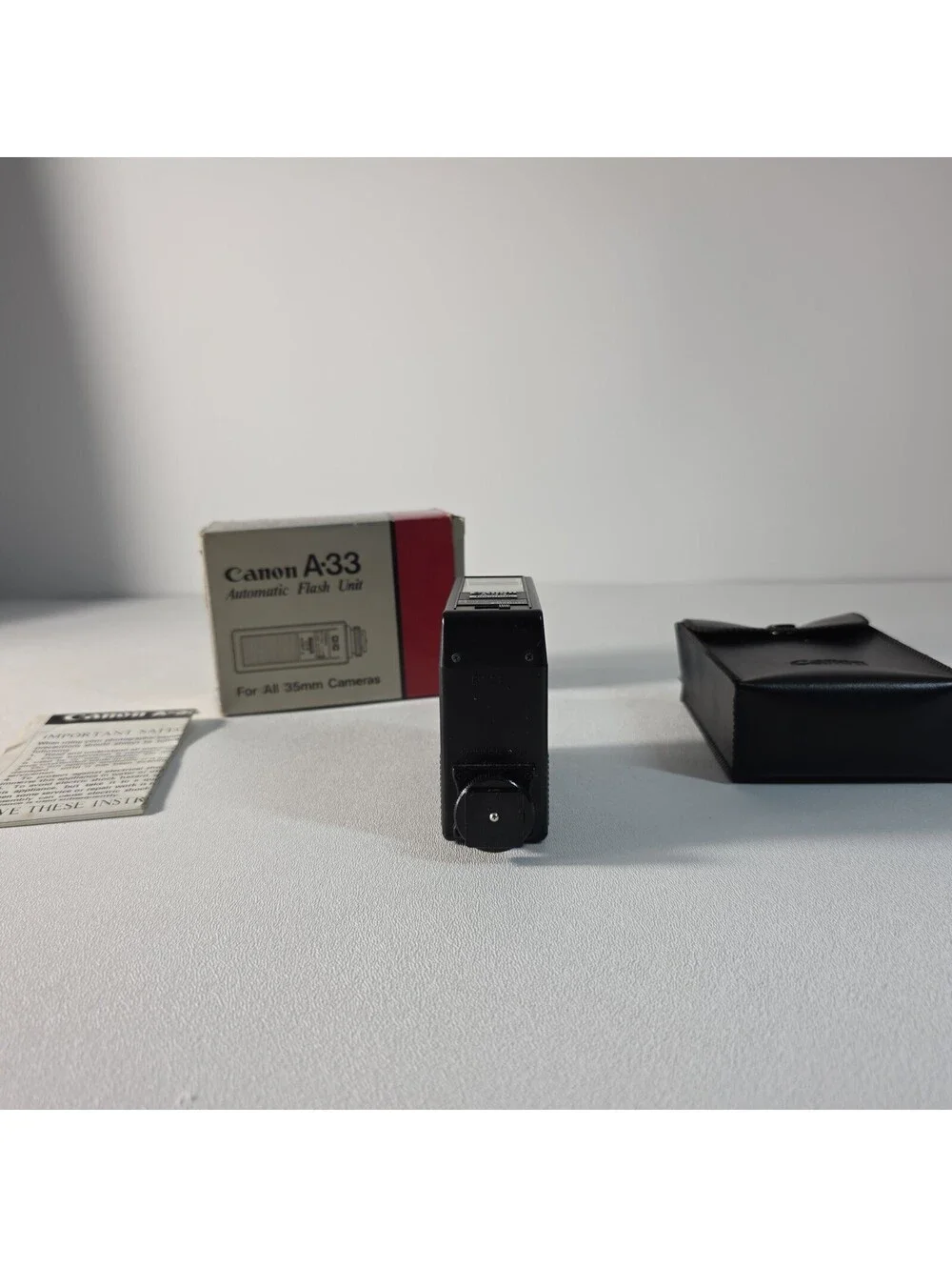 Canon A-33 Automatic Flash Unit Shoe Mount Universal Hot Shoe W/Box & Case